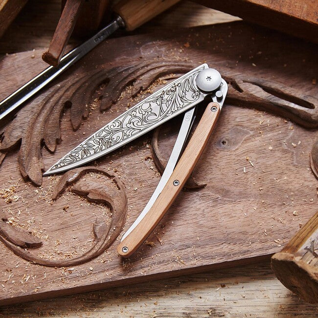 Deejo Tattoo Art nouveau összecsukható kés juniper wood