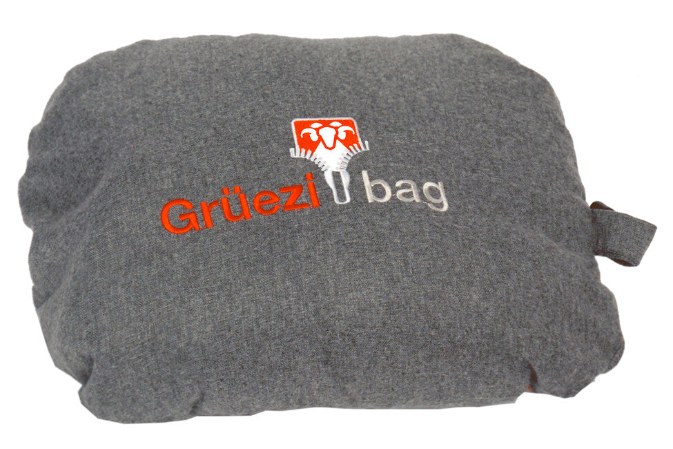 Grüezi-Bag Feater fűtött hálózsák-betét USB csatlakozóval, szürke