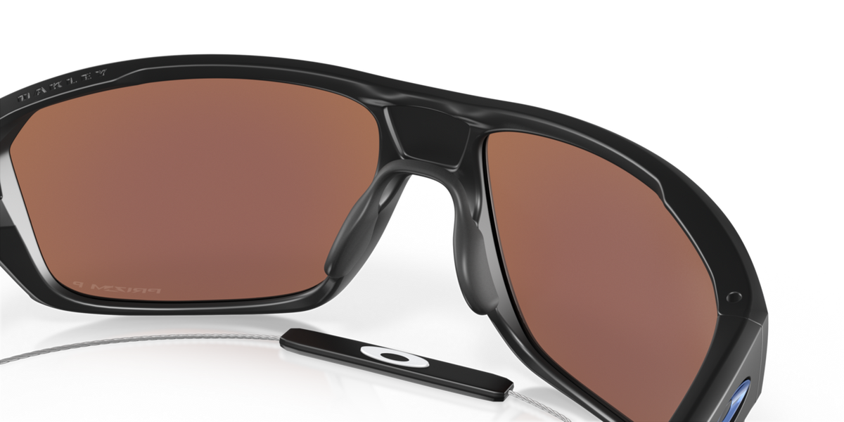 Oakley SPLIT SHOT napszemüveg Matte Black kerettel és Prizm Deep Water Polar lencsékkel, 64