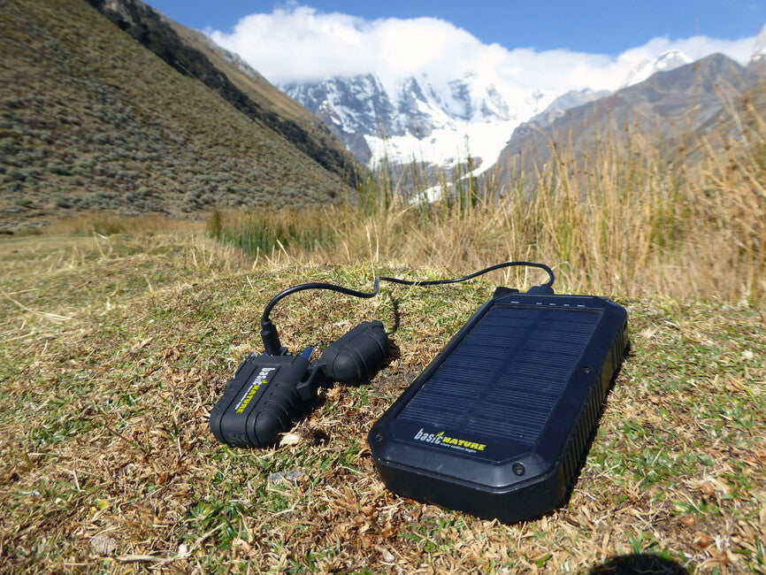 BasicNature 20K powerbank vezeték nélküli Qi töltéssel és napelem panellel