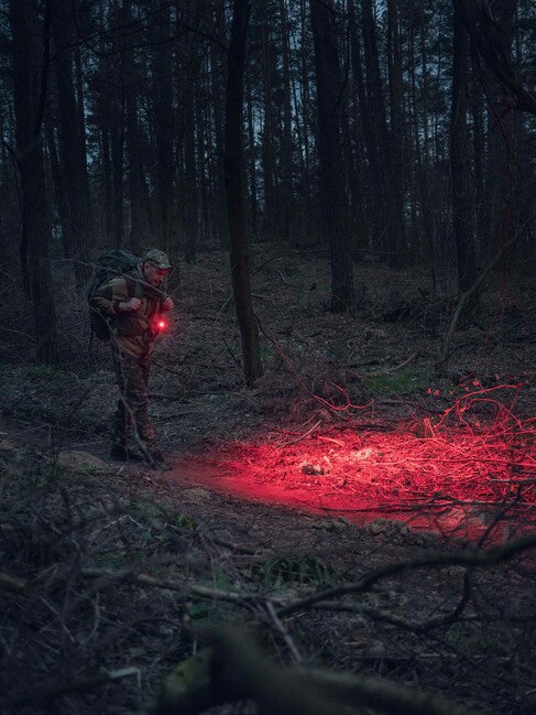 ArmyTek Wizard C2 WR fejlámpa LED mágneses tartóval akkumulátoros táplálás 1100 lm 3 h 65 g, White & Red