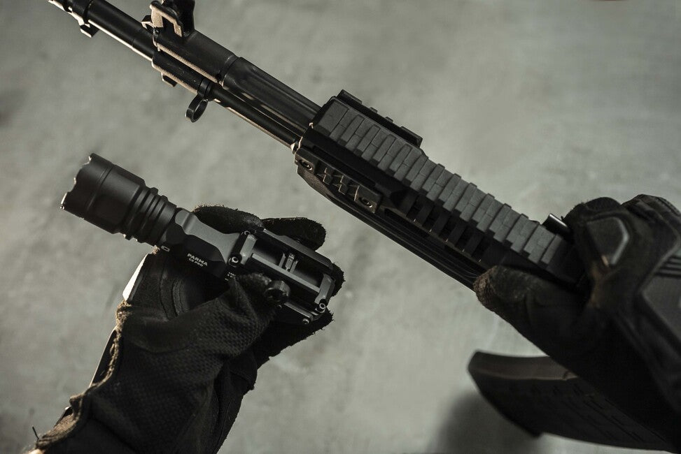 Armytek Parma C2 Pro kompakt fegyverlámpa újratölthető 1500lm