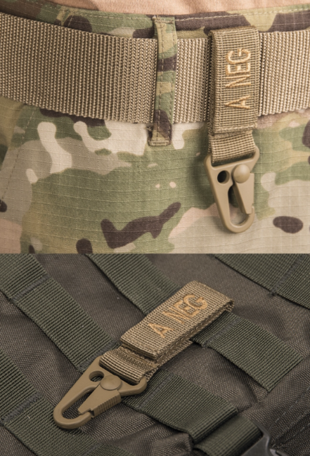 WARAGOD karabiner vércsoportjel A- negatív, coyote