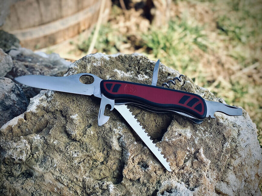 Victorinox Forester zsebkés VX, piros-fekete, 111mm