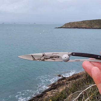 Deejo összecsukható kés Tattoo Wood Shark