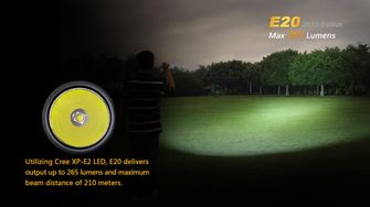 LED zseblámpa Fenix E20 XP-E2 265 lumen fényerősség sötétben 
