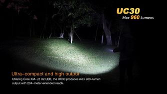 LED zseblámpa Fenix UC30 960lumen fényerőség sötétben 