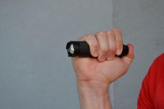 Katonai zseblámpa LED újratölthető zoom, 13 cm