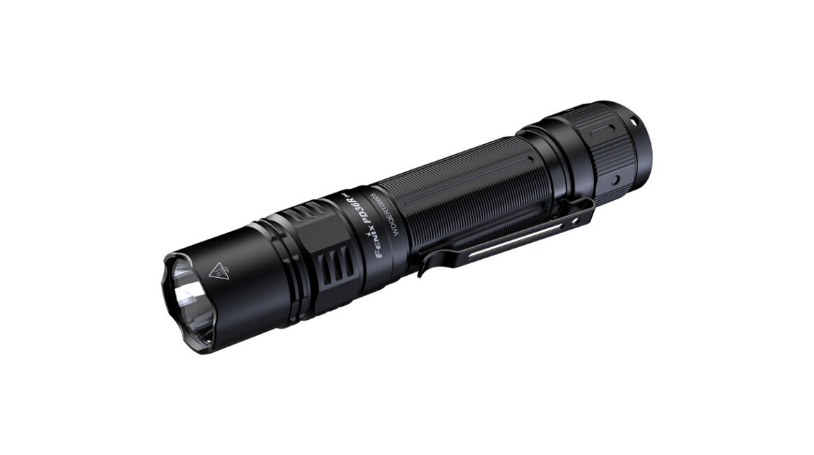 Fenix PD36R PRO tölthető taktikai lámpa